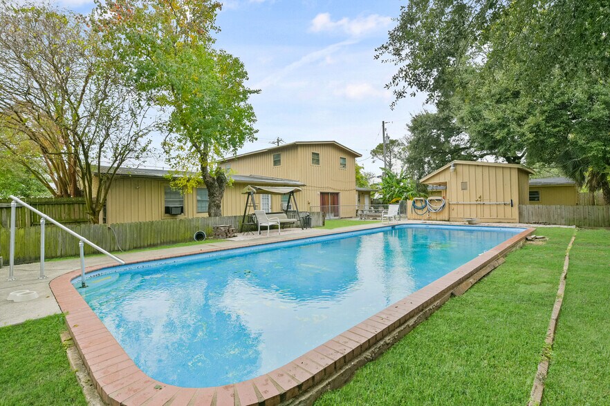 More Photos Of 1804 36th St N, Texas City Multifamily For Sale