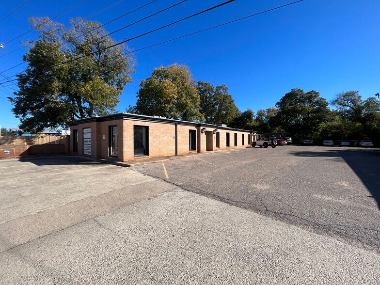 More Photos Of 209 S Leggett Dr, Abilene Office For Sale