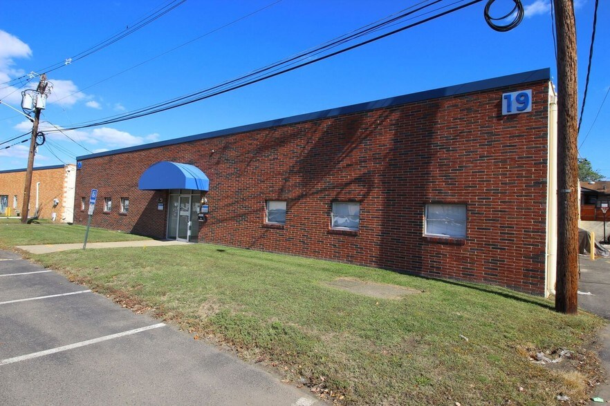 More Photos Of 7300 N Crescent Blvd, Pennsauken Light Manufacturing For Lease