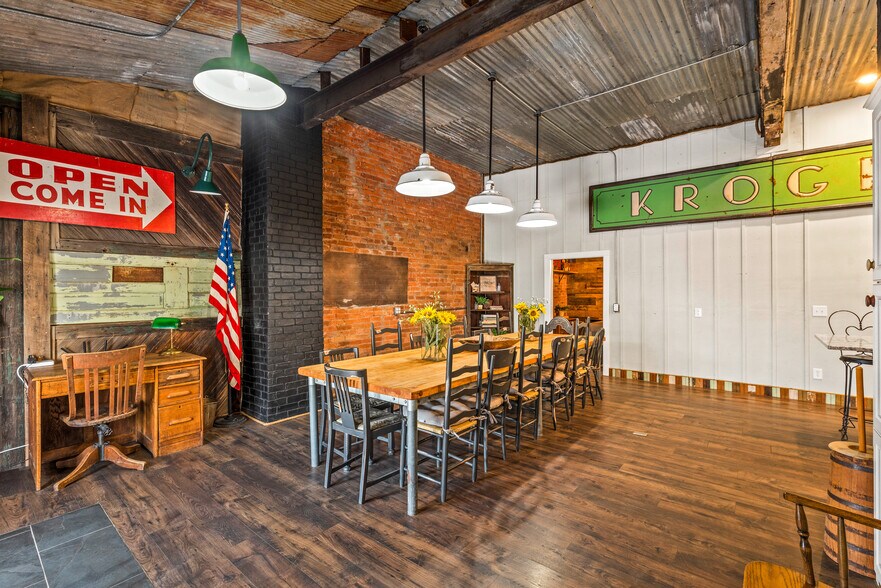 More Photos Of 120 S 3rd St, Victor Restaurant For Sale