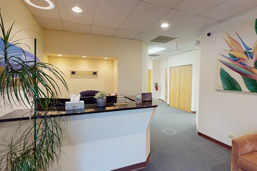 Primary Photo Of 657 E Golf Rd, Arlington Heights Unknown For Lease