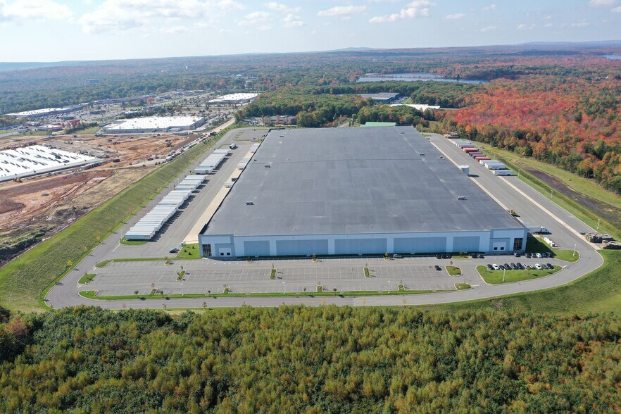 More Photos Of 145 Market Way, Mount Pocono Distribution For Lease