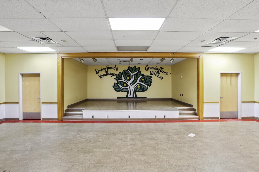 More Photos Of 184 Salem Ave, Dayton Office Residential For Lease