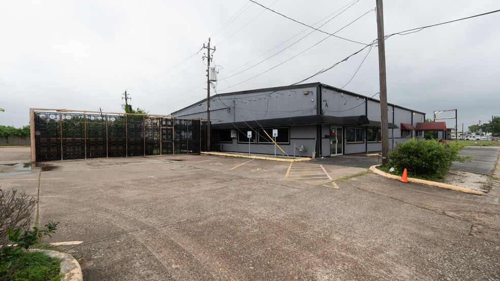 More Photos Of 6500-6502 Dixie Dr, Houston Bar For Sale
