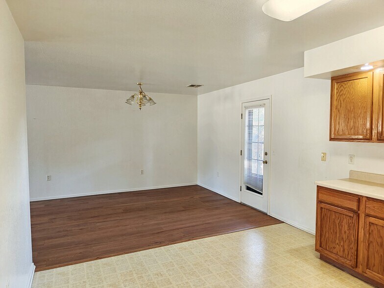 More Photos Of 1133 W 4th St, Tahlequah Apartments For Sale