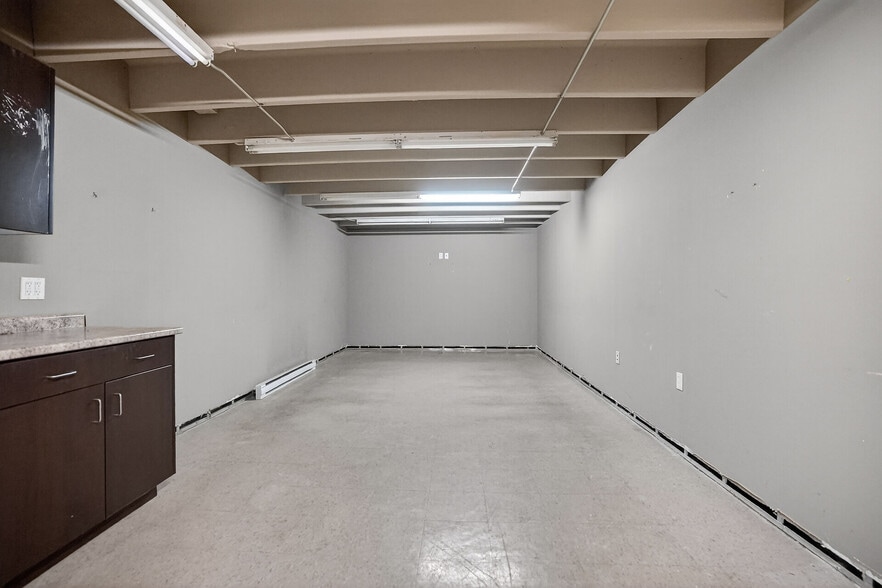 More Photos Of 812 Dundas St, London Freestanding For Sale