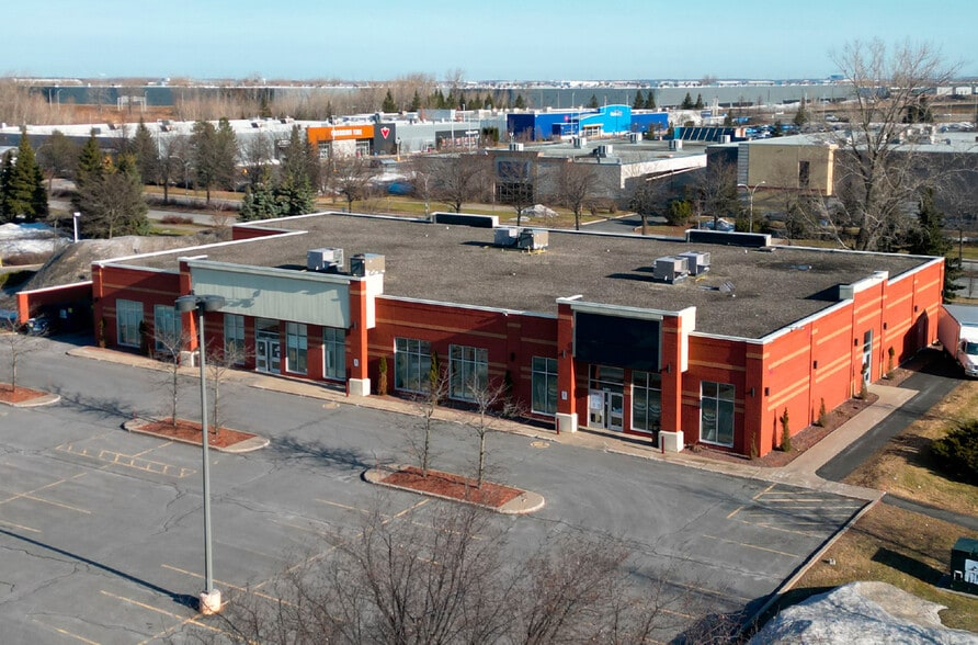 Primary Photo Of 1301-1311 Boul Saint-Bruno, St-Bruno-de-Montarville Freestanding For Sale