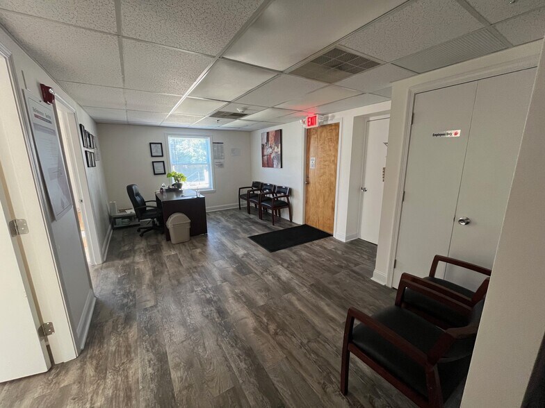 More Photos Of 630 Turnpike St, North Andover Office For Lease