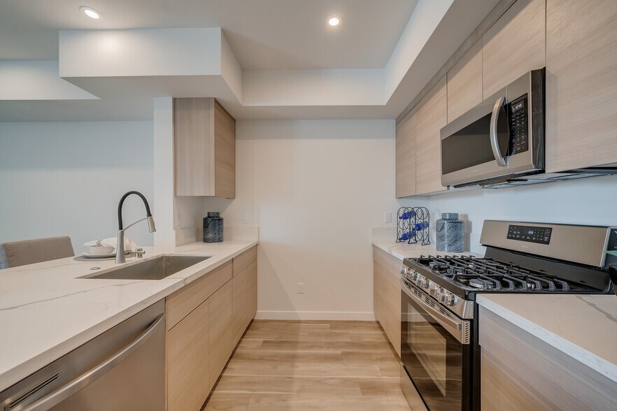 More Photos Of 7018 Alabama Ave, Canoga Park Apartments For Sale