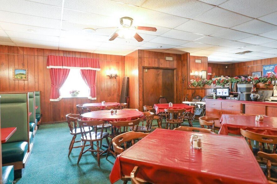 More Photos Of 387 S Broadway Ave, Salem Restaurant For Sale