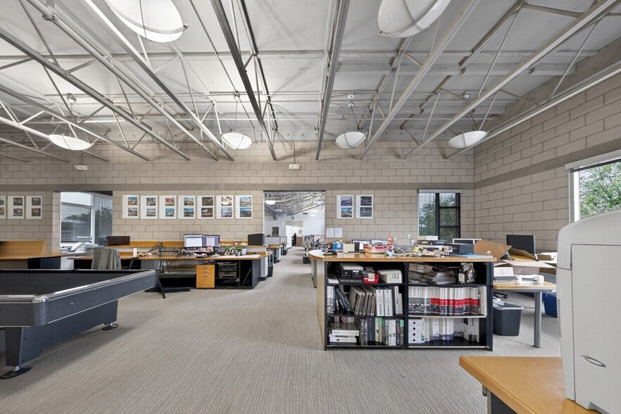 More Photos Of 3500 W Burbank Blvd, Burbank Office For Lease