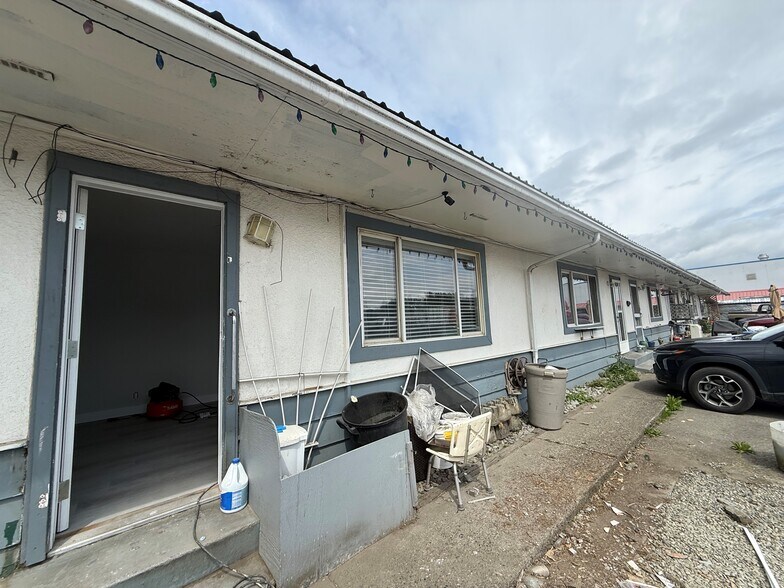 More Photos Of 44477 Yale Rd, Chilliwack General Retail For Sale
