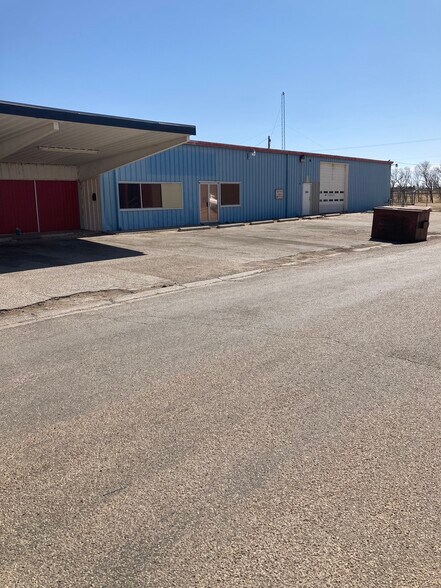 More Photos Of 1313 W 5th St, Plainview Auto Repair For Sale