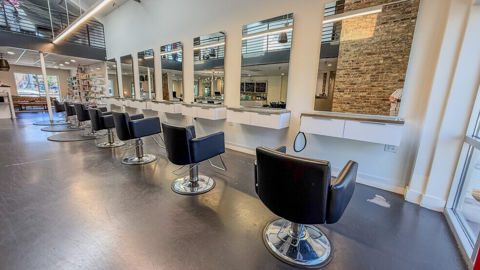 More Photos Of 15 W Main St, Pensacola Office For Sale