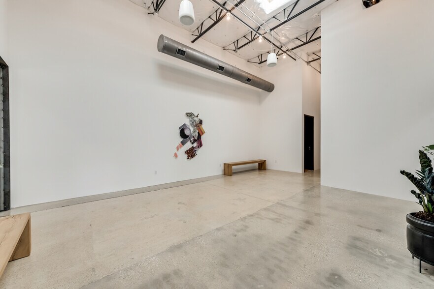 More Photos Of 1380 River Bend Dr, Dallas Loft Creative Space For Lease