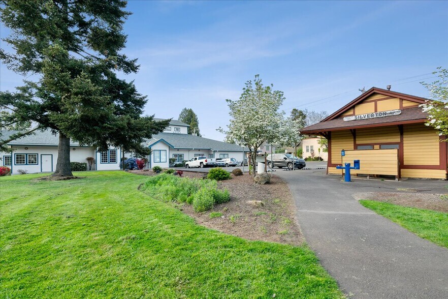 More Photos Of 119 Wesley (605 Miller) St, Silverton Apartments For Sale