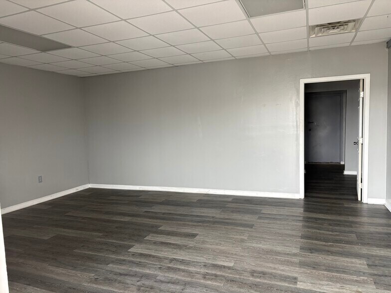 More Photos Of 230 N Hammond Dr, Monroe Storefront For Lease