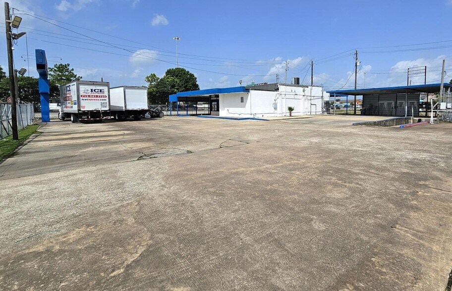 More Photos Of 8257 Gulf Fwy, Houston Auto Repair For Lease