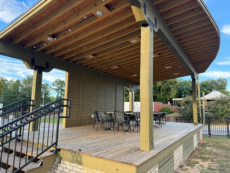 More Photos Of 106 S Ray, Carthage Restaurant For Sale