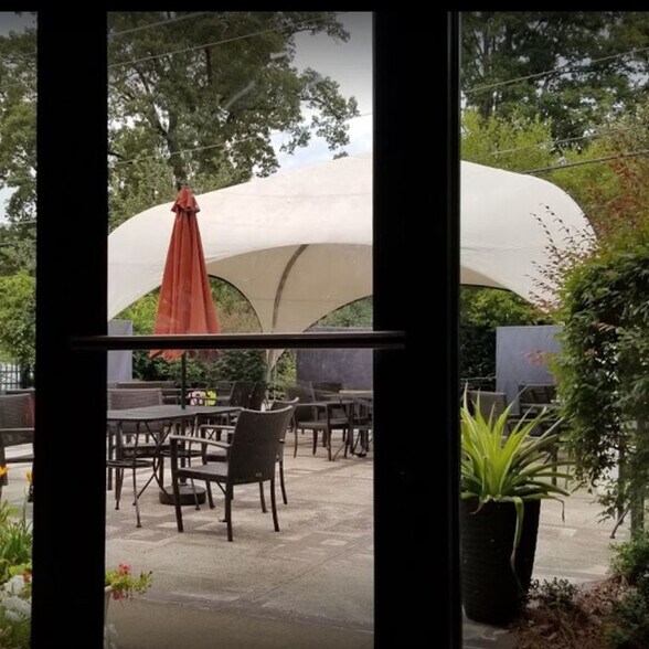 More Photos Of 2415-2417 Lawndale Dr, Greensboro Storefront For Lease