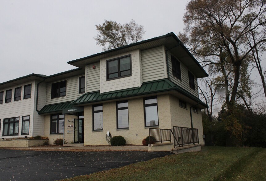 More Photos Of N86W14041 Beacon St, Menomonee Falls Medical For Lease
