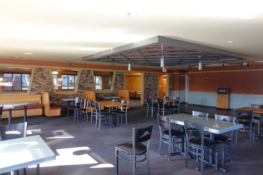 More Photos Of 1555 E Main St, Galesburg Fast Food For Lease