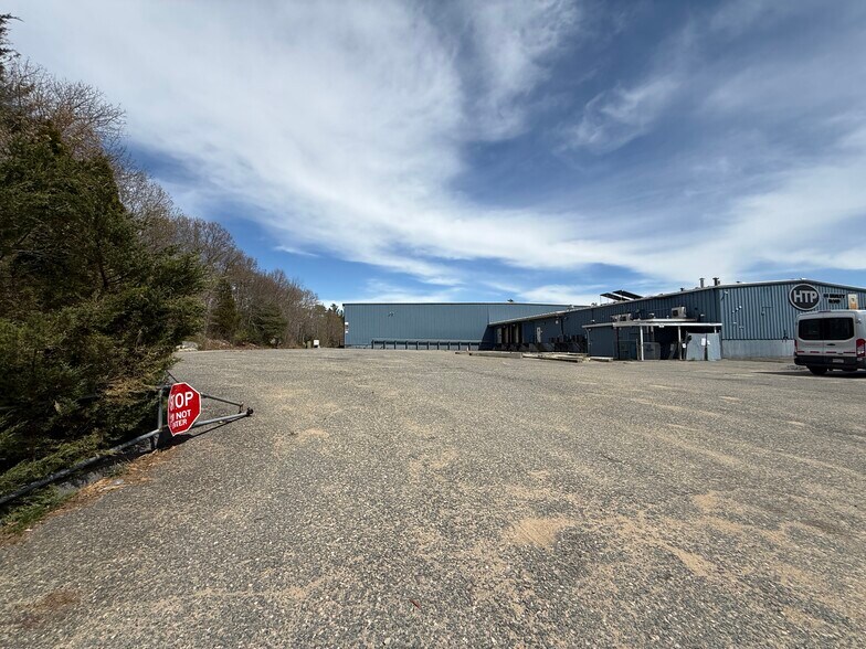 More Photos Of 111 Braley Rd, East Freetown Warehouse For Lease