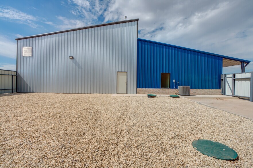 More Photos Of 3205 118th St, Lubbock Distribution For Sale