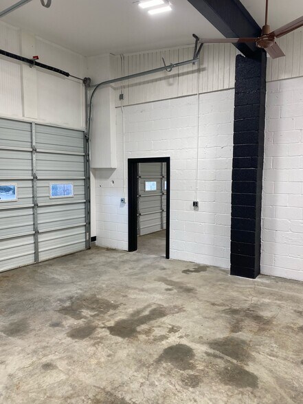 More Photos Of 134 Cockeysville, Cockeysville Warehouse For Lease