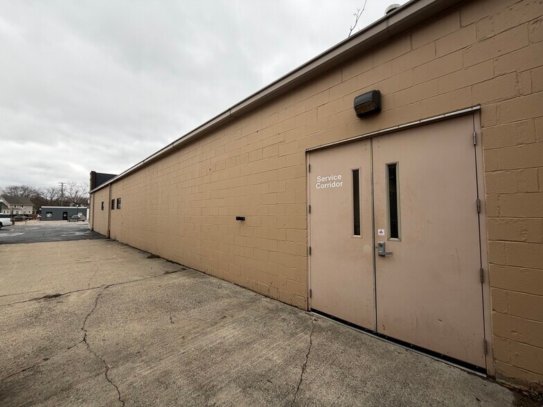 More Photos Of 3219 Broad St, Dexter Freestanding For Lease