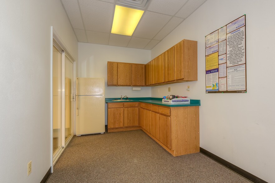 More Photos Of 530 Compton St, Broomfield Flex For Lease