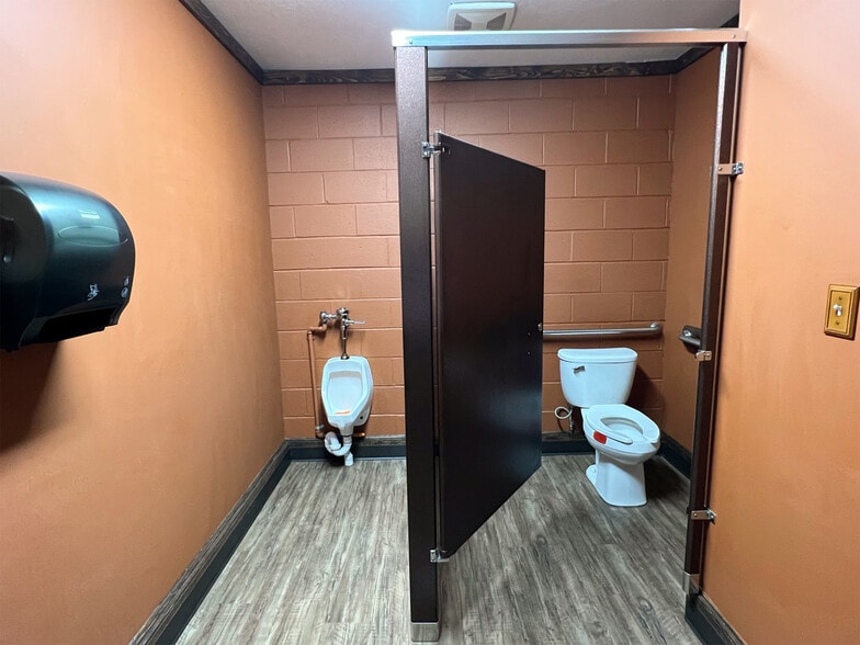 More Photos Of 259 Venango Ave, Cambridge Springs Restaurant For Lease