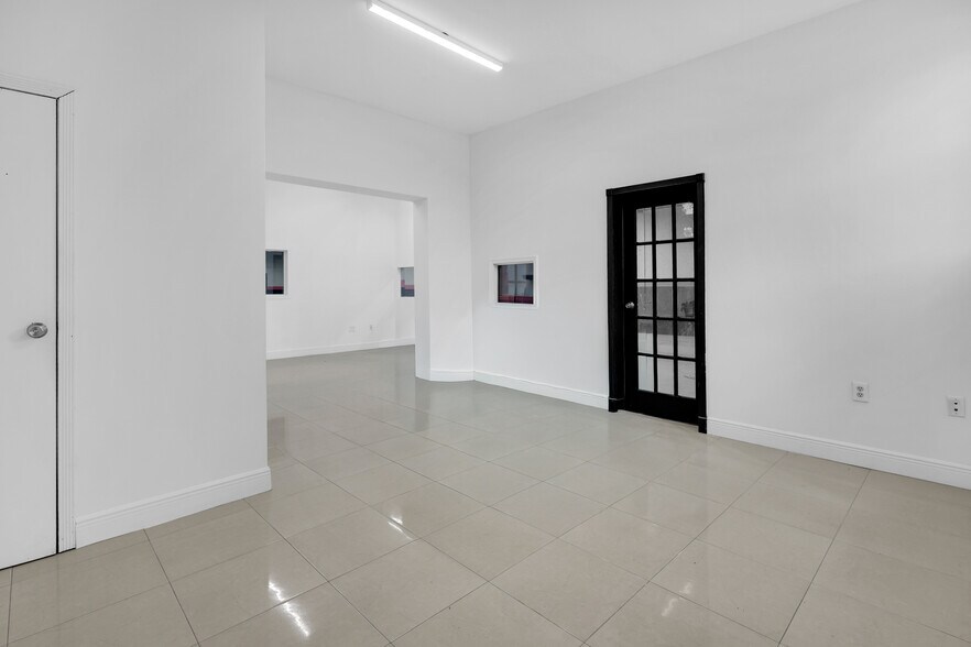 More Photos Of 4725 E 10th Ave, Hialeah Service For Lease