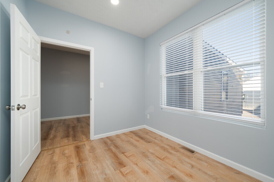 More Photos Of 2219 Frederica St, Owensboro Office For Sale