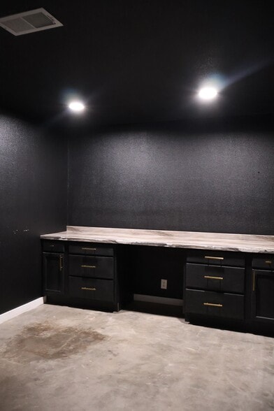 More Photos Of 231 N Main St, Joplin Industrial For Sale