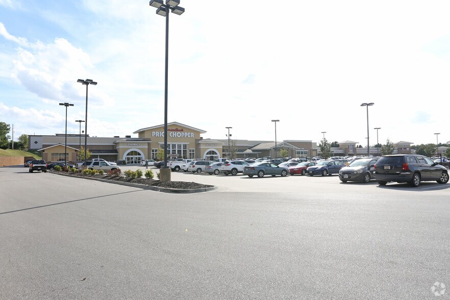 More Photos Of 917-937 NE Woods Chapel Rd, Lee's Summit Unknown For Lease