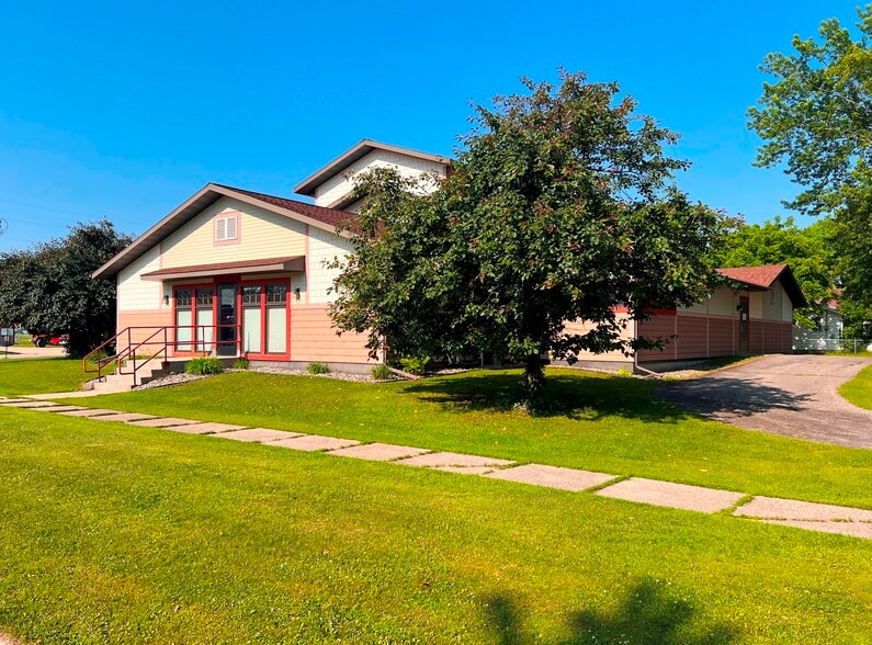 More Photos Of 9 Birch St NE, Remer Medical For Sale