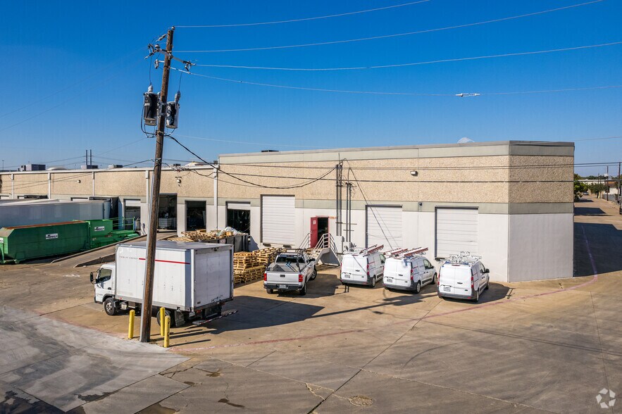 More Photos Of 10430 Shady Trl, Dallas Industrial For Sale