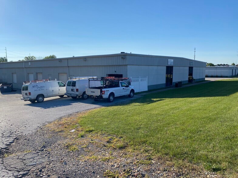 More Photos Of 5107-5114 Tremont Ave, Davenport Warehouse For Lease