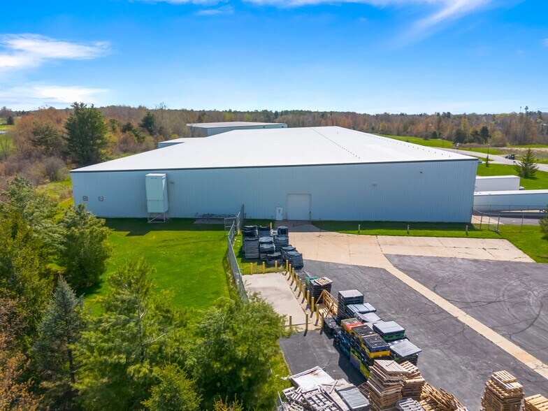 More Photos Of 1250 Commerce Dr, Farwell Manufacturing For Sale