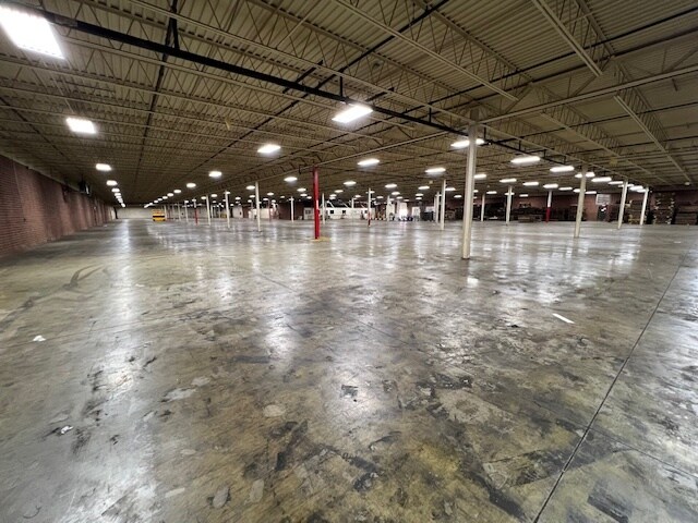 More Photos Of 106 Somerset Dr, Conover Manufacturing For Lease