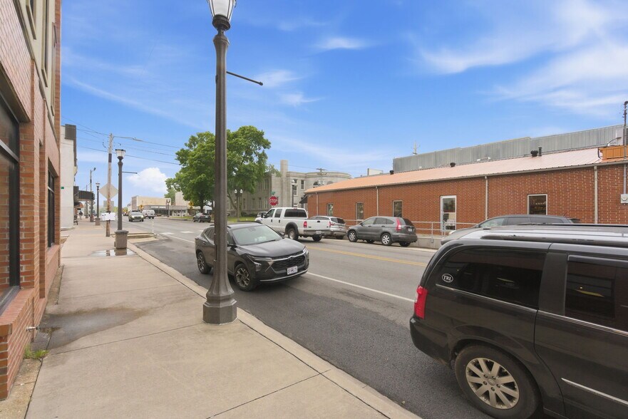 More Photos Of 805 Main St, Cassville General Retail For Sale
