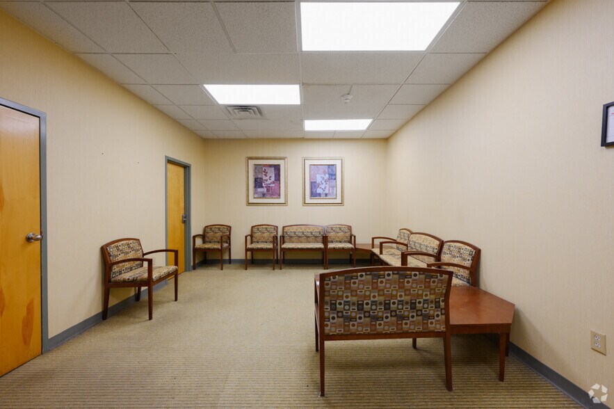 More Photos Of 1999 Sproul Rd, Broomall Medical For Lease