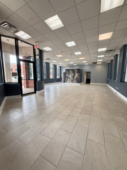 More Photos Of 223 Dundee Ave, Elgin Freestanding For Lease