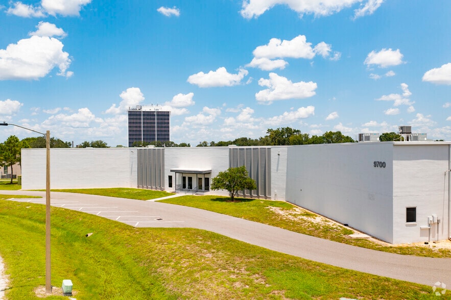 More Photos Of 9700-9704 Solar Dr, Tampa Warehouse For Lease