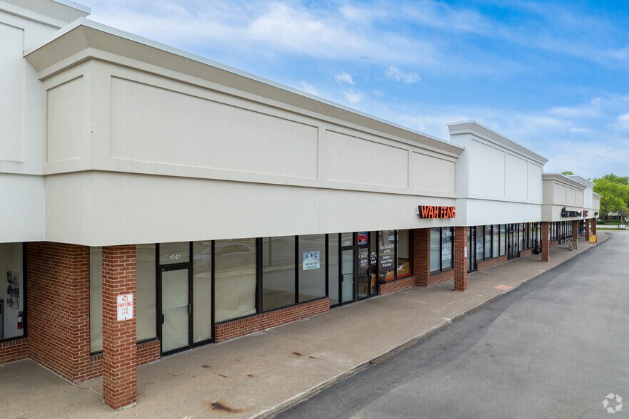 More Photos Of 1041-1073 Lake Cook Rd, Wheeling Storefront For Lease