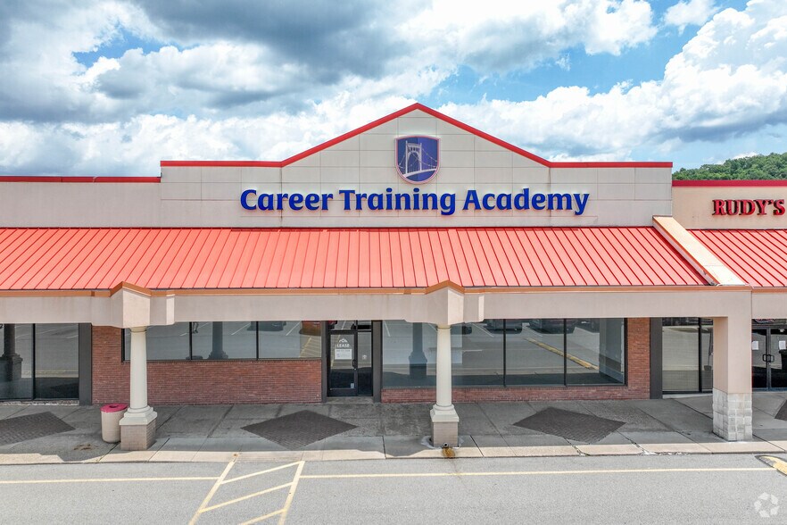 More Photos Of 200-300 Hillcrest Shopping Ctr, New Kensington Unknown For Lease