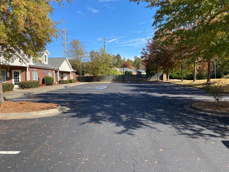 More Photos Of 5655 Lake Acworth Dr NW, Acworth Medical For Lease