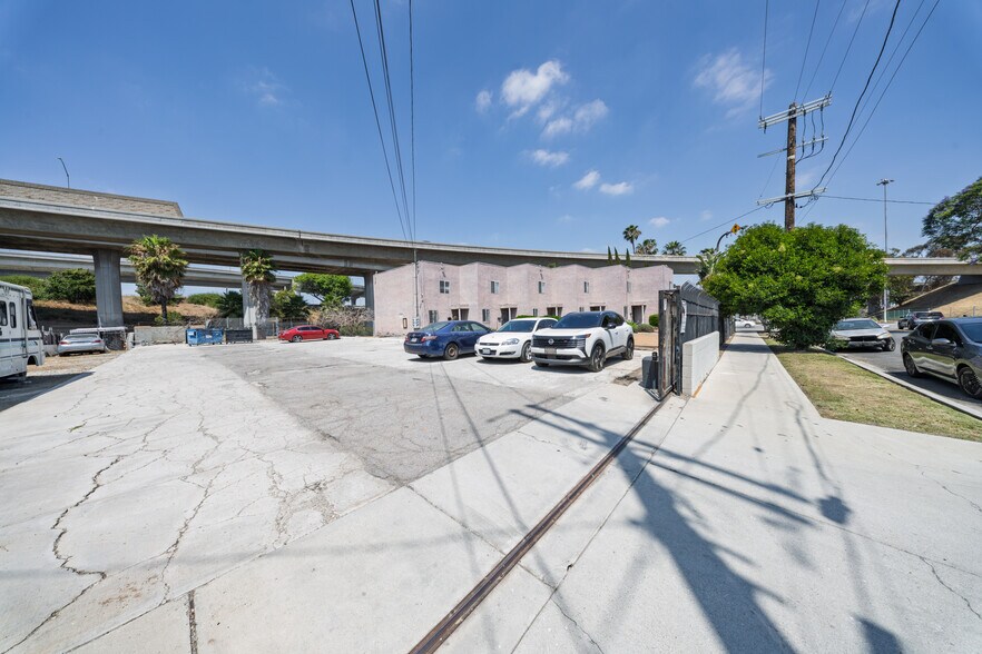 More Photos Of 517 W 117th St, Los Angeles Apartments For Sale