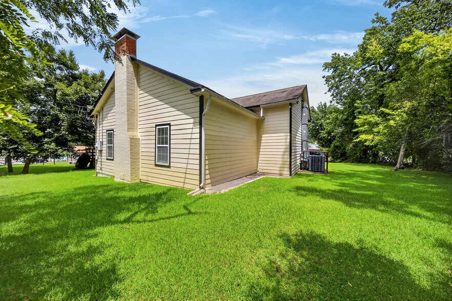 More Photos Of 1309 15th St, Huntsville Storefront Retail Residential For Sale